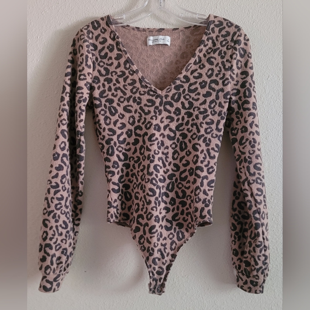 Abercrombie & Fitch Sz Small Animal Print V-Neck Bodysuit